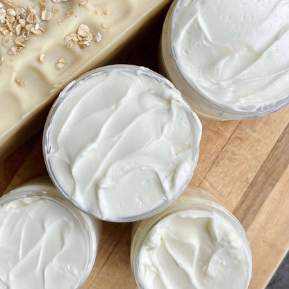 Beurre corporel fouetté ORÉRA au karité, soin naturel hydratant, fabriqué au Québec, sans cruauté.