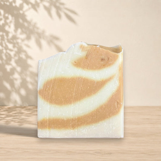 Savon artisanal ORÉRA éco-luxe naturel beige et blanc marbré, soins naturels fabriqué au Québec sans cruauté.
