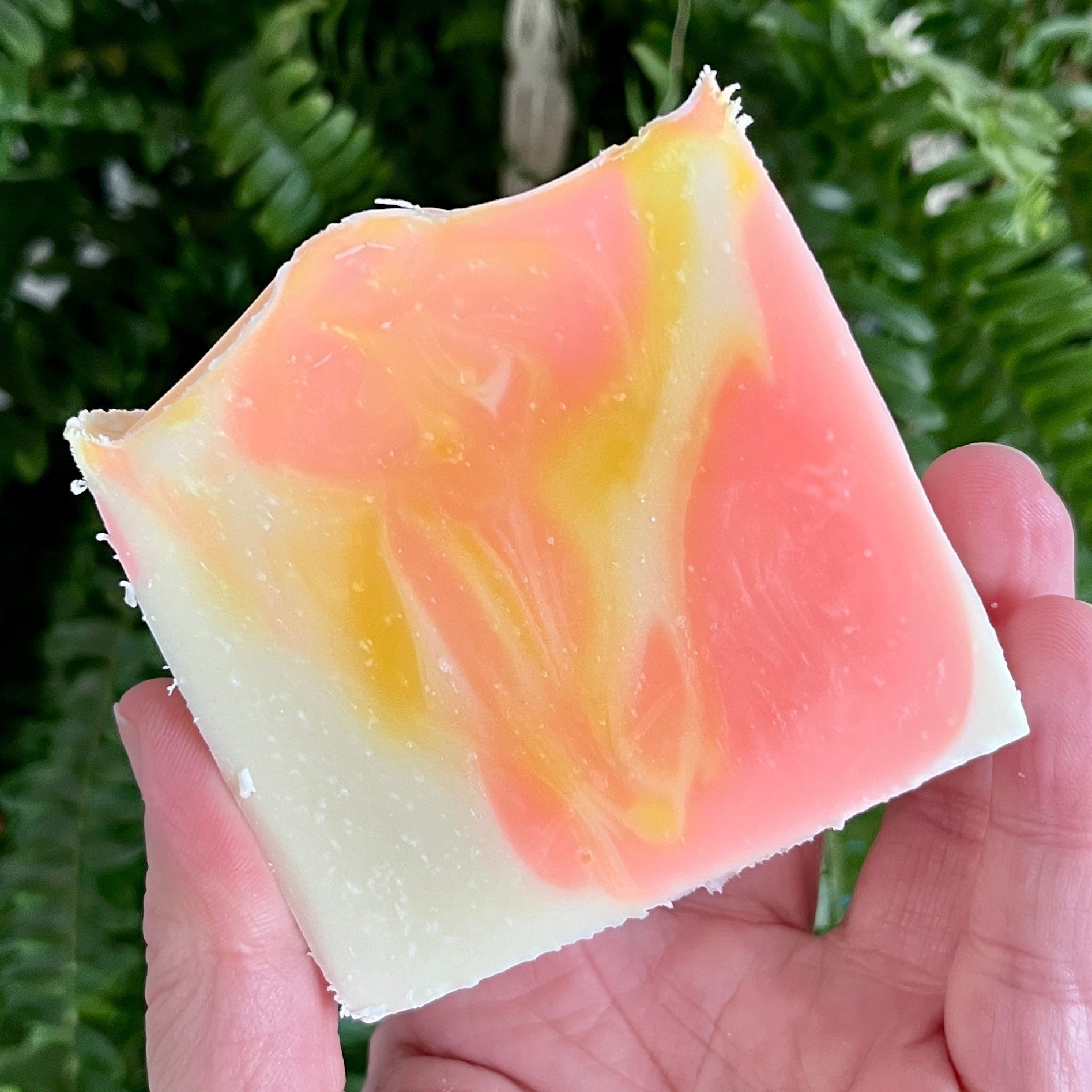 Savon ORÉRA aux fruits, éco-luxe naturel, produits artisanaux québécois, soins naturels sans cruauté, fabriqué au Québec.