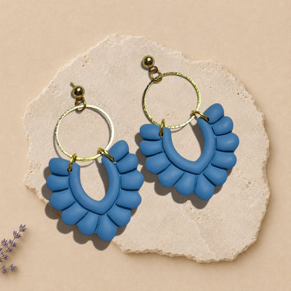 Boucles d'oreilles pendantes ORÉRA | Soins naturels éco-luxe — Fabriqués au Québec en argile polymère bleu mat