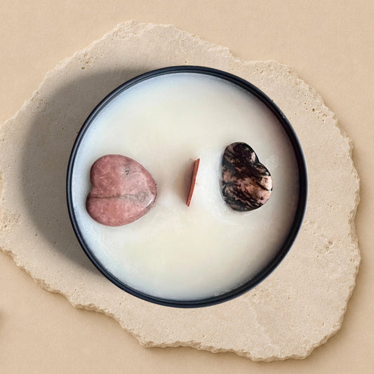 Bougie ORÉRA | Soins naturels éco-luxe — Fabriqués au Québec Némésis en cire de soja avec deux cœurs en rhodonite.