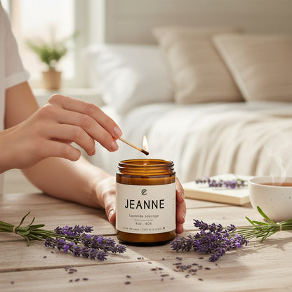 Bougie ORÉRA en verre ambré lavande sauvage, éco-luxe naturel fabriqué au Québec sans cruauté.