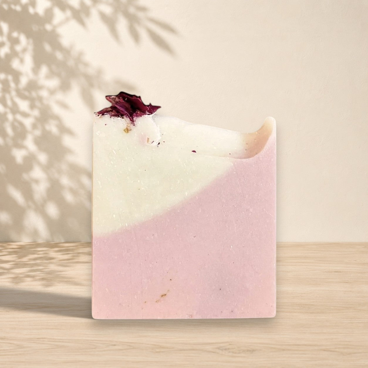 Savon doux ORÉRA à l'argile rose, éco-luxe naturel, produit artisanal québécois sans cruauté.