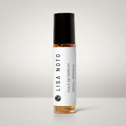Flacon roll-on huile de parfum oréa patchouli 10ml étiquette blanche logo noir.