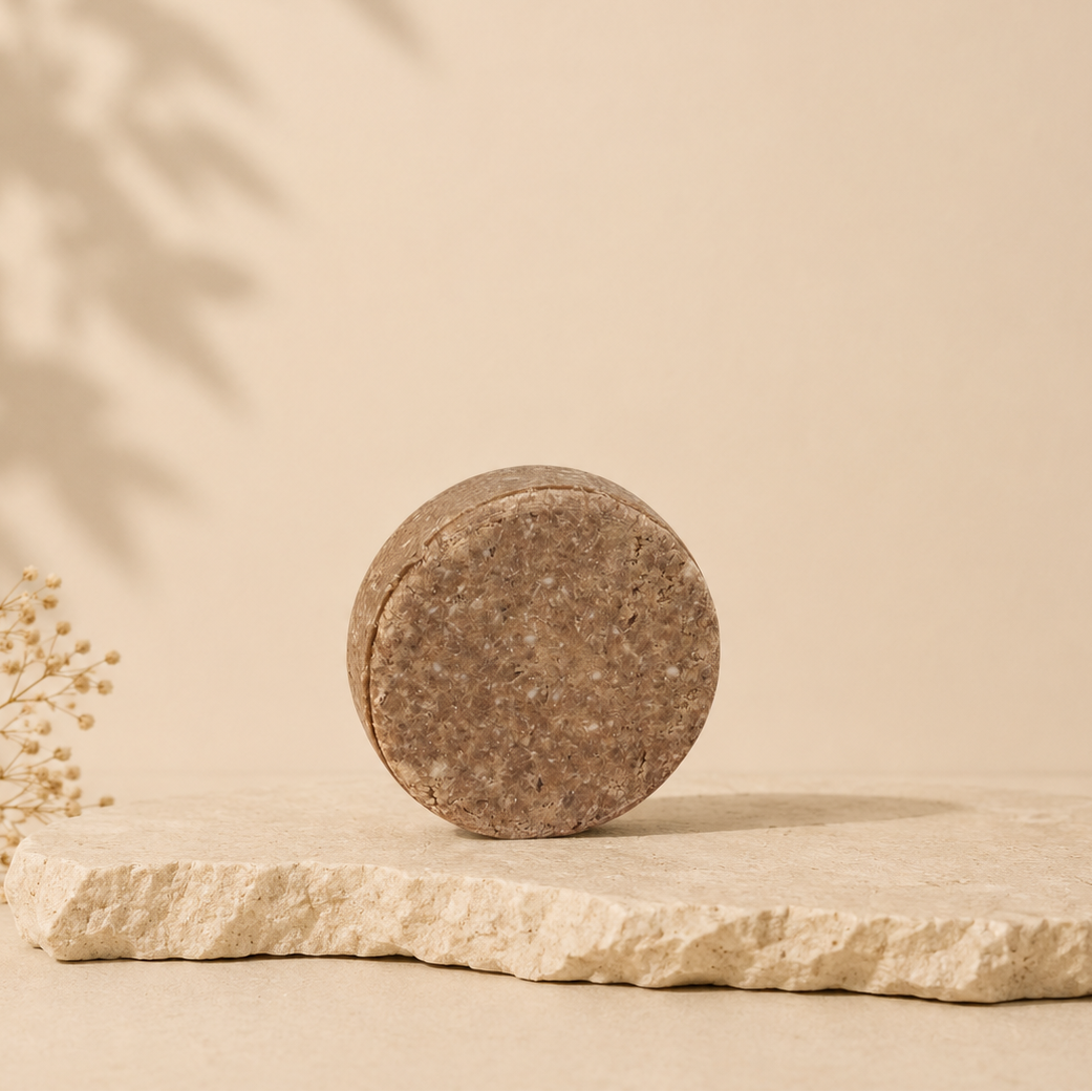 Shampoing solide naturel ORÉRA éco-luxe pour cuir chevelu sensible, fabriqué au Québec, sans cruauté.
