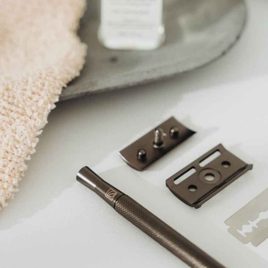 Durable single-blade razor