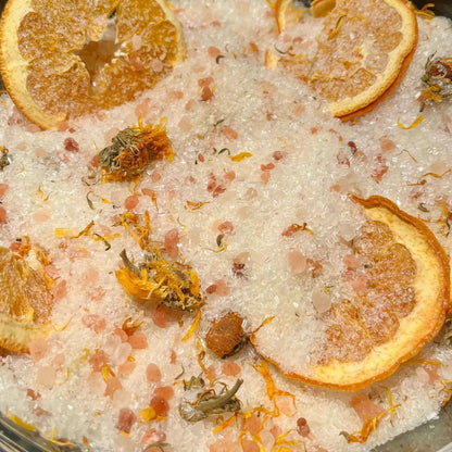 Sels botaniques ORÉRA orange et calendula en vrac, soins naturels éco-luxe fabriqués au Québec sans cruauté.